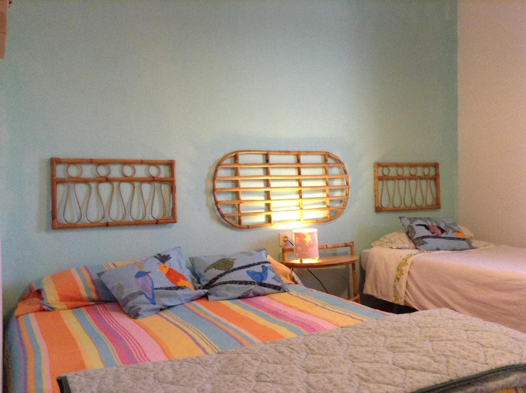 a bedroom with two beds and a window at Apartamento Rural situado en tercera planta sin ascensor in Navás