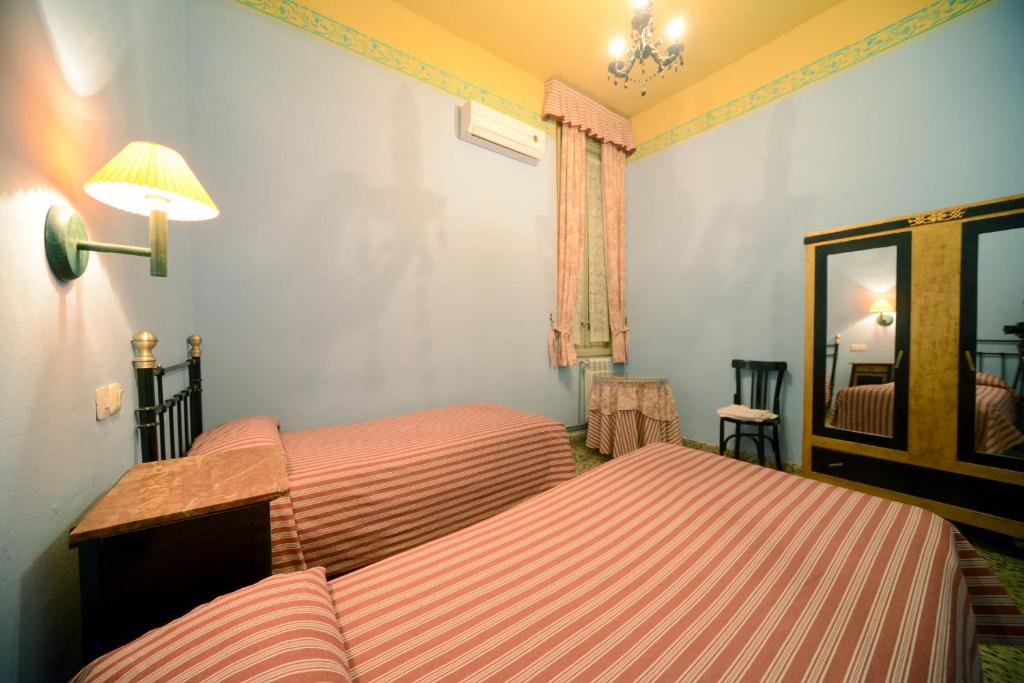Imagen de la galería de Hostal Horizonte Madrid "Check-in on-line Recepcion 14h-23h", en Madrid
