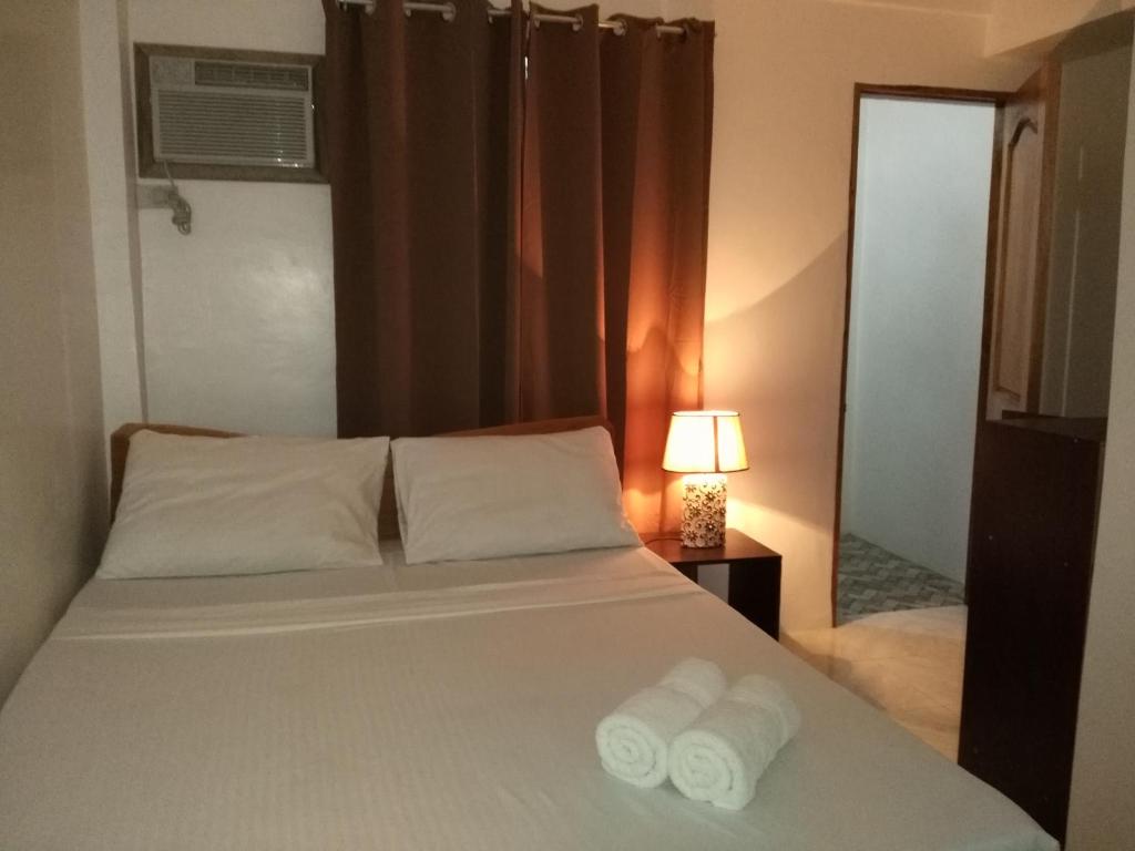 Postel nebo postele na pokoji v ubytování Zenith Inn & Resto Bar