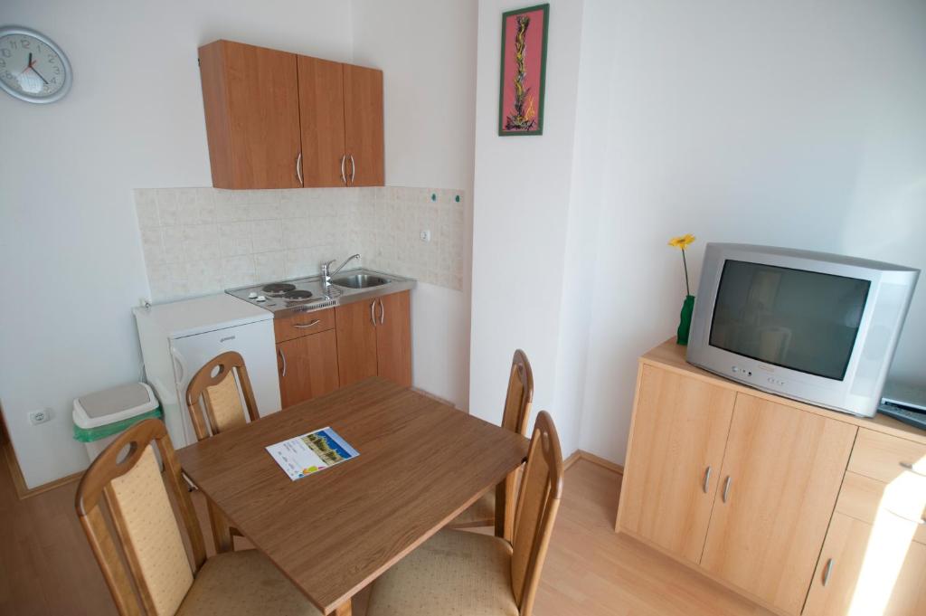 Apartments Maric with parking - 14