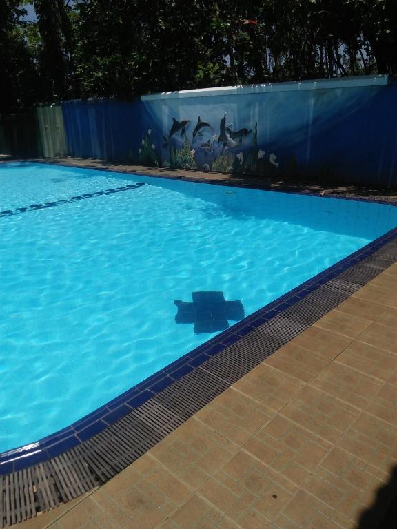 Bazén v ubytování Green Shadows Beach Hotel nebo v jeho okolí