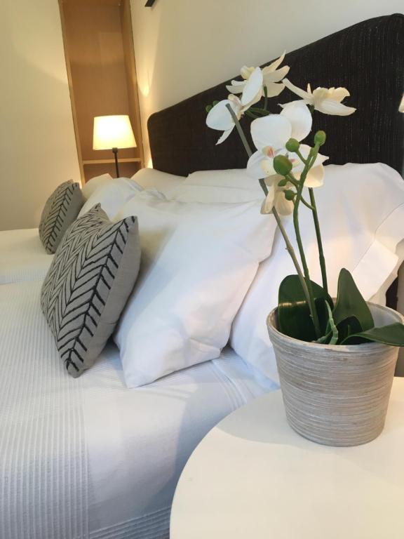 Postel nebo postele na pokoji v ubytování Hotel Itxas Gain Getaria