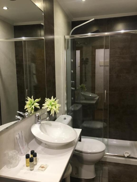 Koupelna v ubytování Hotel Itxas Gain Getaria
