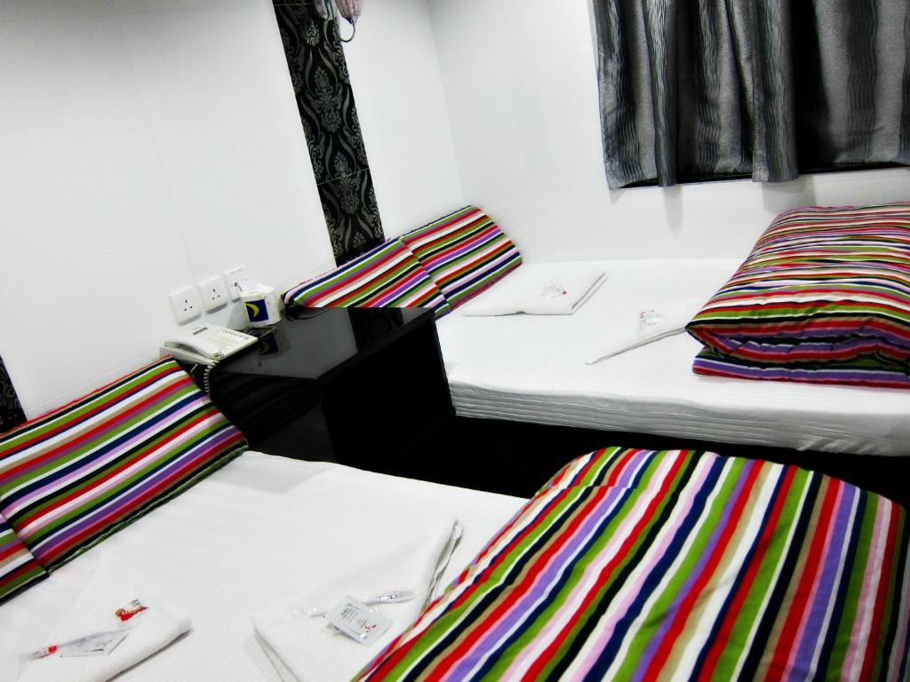 Rúm í herbergi á David Lounge