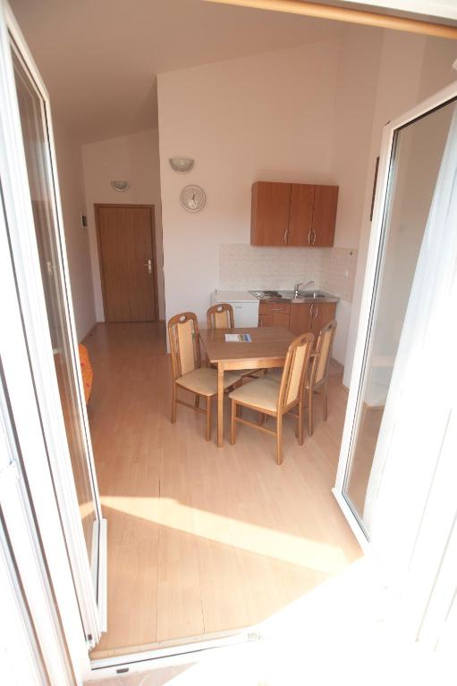 Apartments Maric with parking - 19