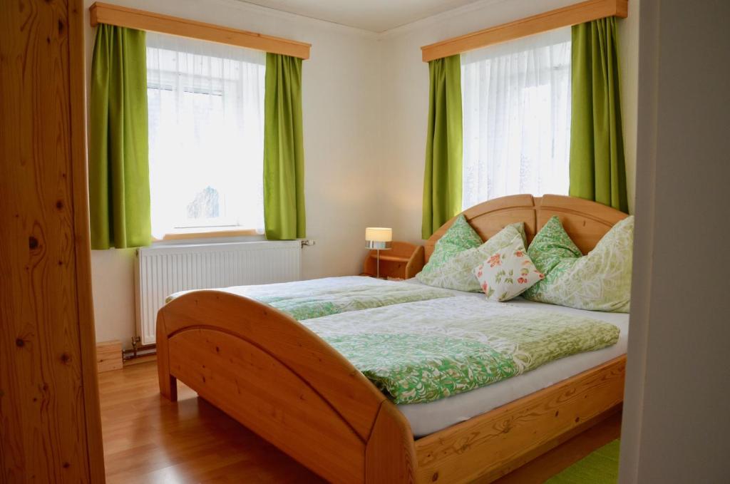 A bed or beds in a room at Ferienwohnung Vonwald