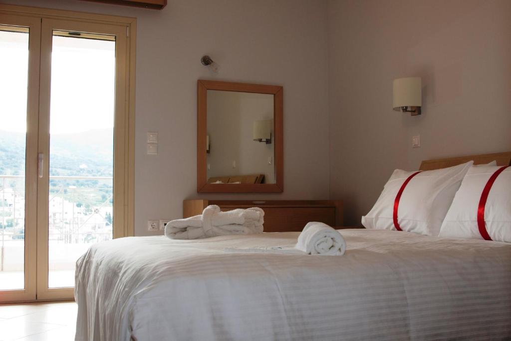 Postel nebo postele na pokoji v ubytování Thea Hotel - Studios & Suites