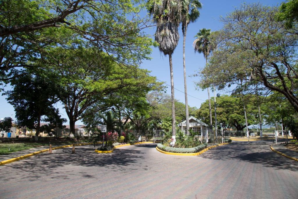 Fotografie z fotogalerie ubytování The Oasis I, Portmore Country Club v destinaci Portmore