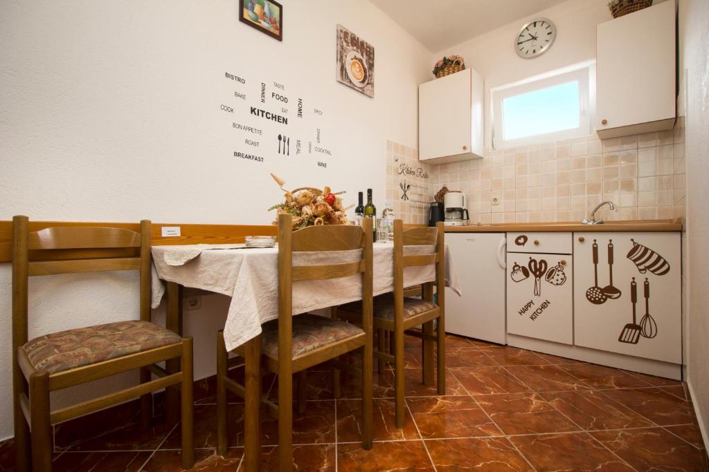 Apartment & Rooms Marigold - Apartamento De Dos Dormitorios Con Balcón