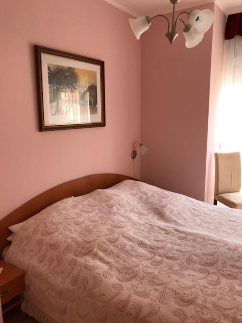 A bed or beds in a room at Klára appartman