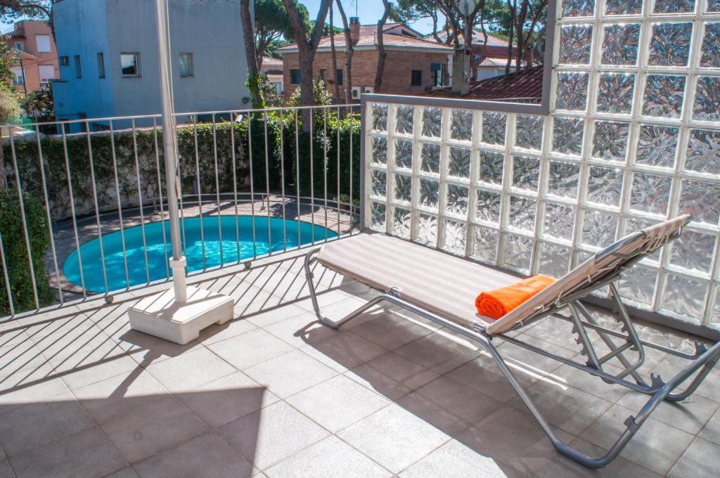 Bazén v ubytování Apartamentos Porta Coeli nebo v jeho okolí