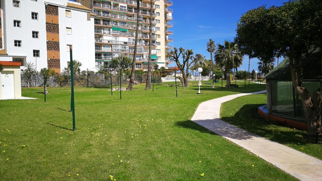 Ogród w obiekcie Benalmadena ,apartamento-Estudio primera Línea de Playa