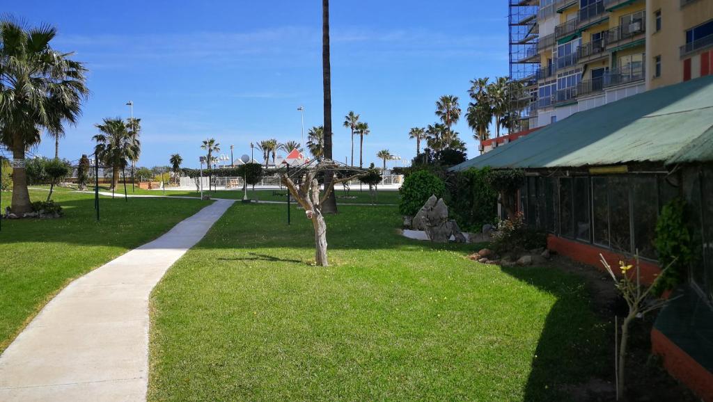 Ogród w obiekcie Benalmadena ,apartamento-Estudio primera Línea de Playa