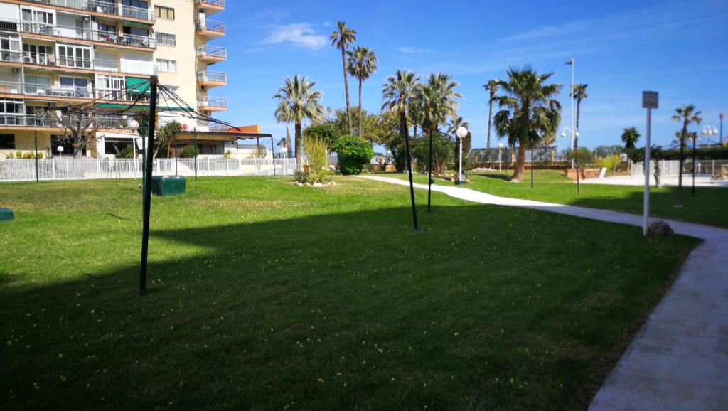 Ogród w obiekcie Benalmadena ,apartamento-Estudio primera Línea de Playa
