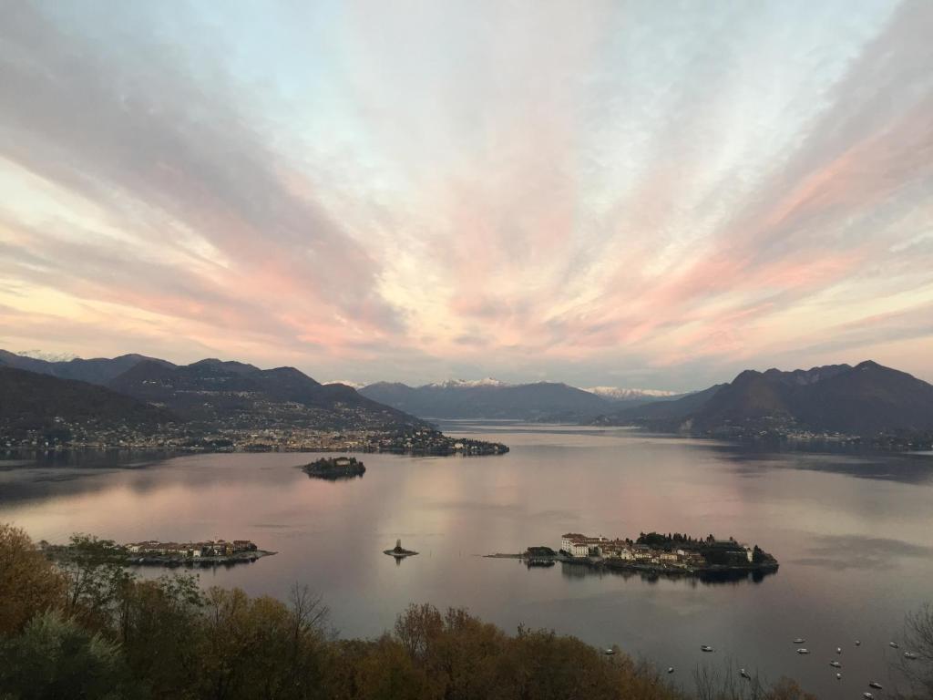 a view of a large body of water at sunset at Tramonto in Cà delle Isole in Stresa