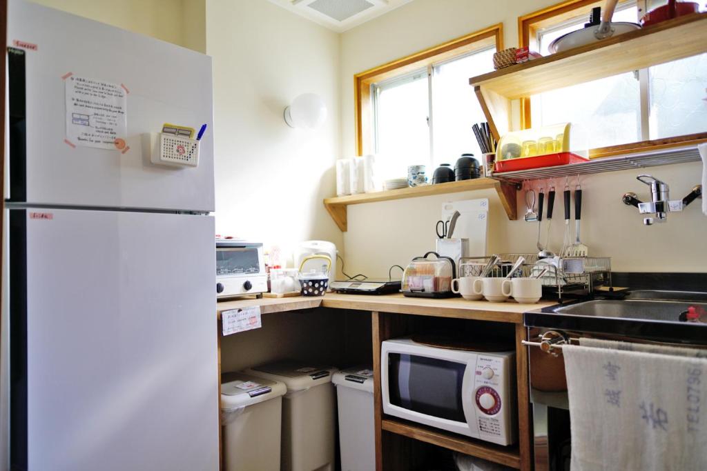 Kuchyň nebo kuchyňský kout v ubytování Japanese Guesthouse Kinosaki Wakayo (Female Only)
