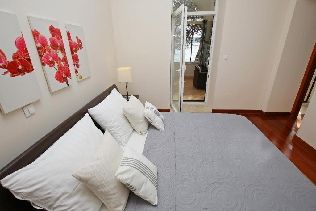 Posteľ alebo postele v izbe v ubytovaní SeaFront Beach Apartment - DIRECTLY AT THE BEACH