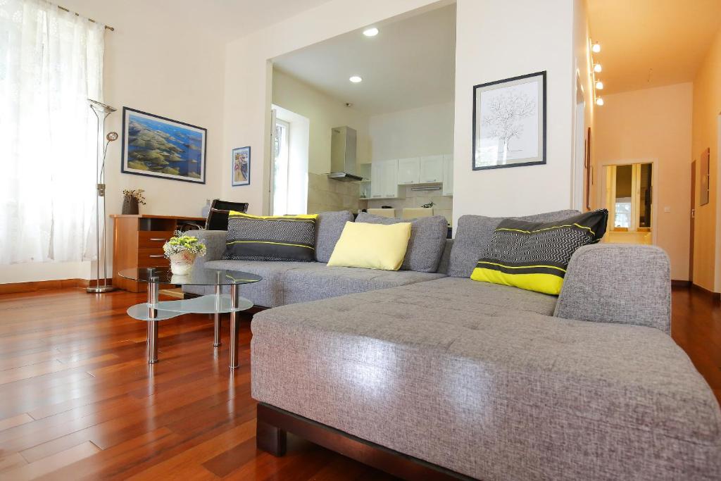 Posedenie v ubytovaní SeaFront Beach Apartment - DIRECTLY AT THE BEACH