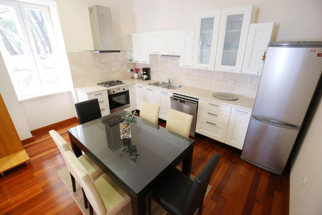 Kuchyňa alebo kuchynka v ubytovaní SeaFront Beach Apartment - DIRECTLY AT THE BEACH