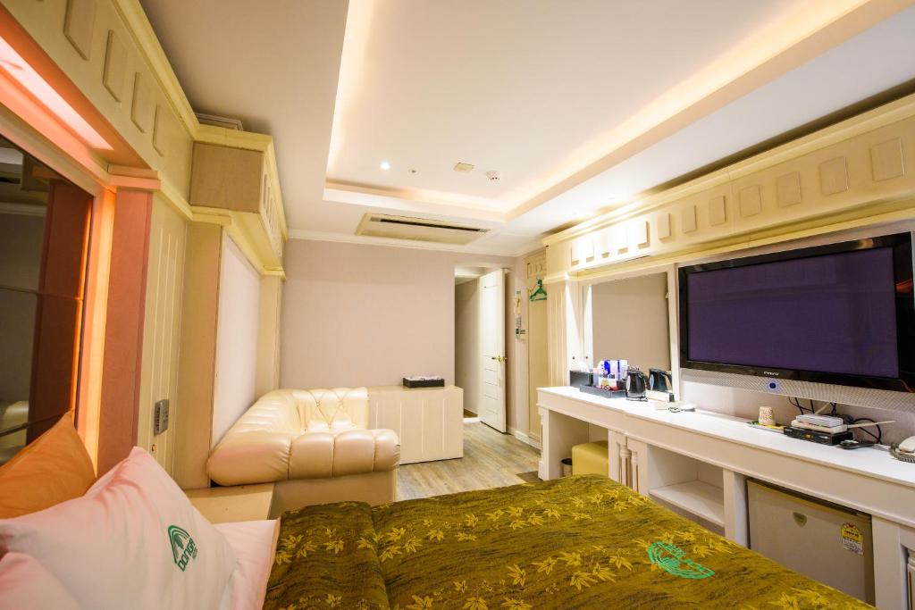 Gangneung Donga Hotel - 