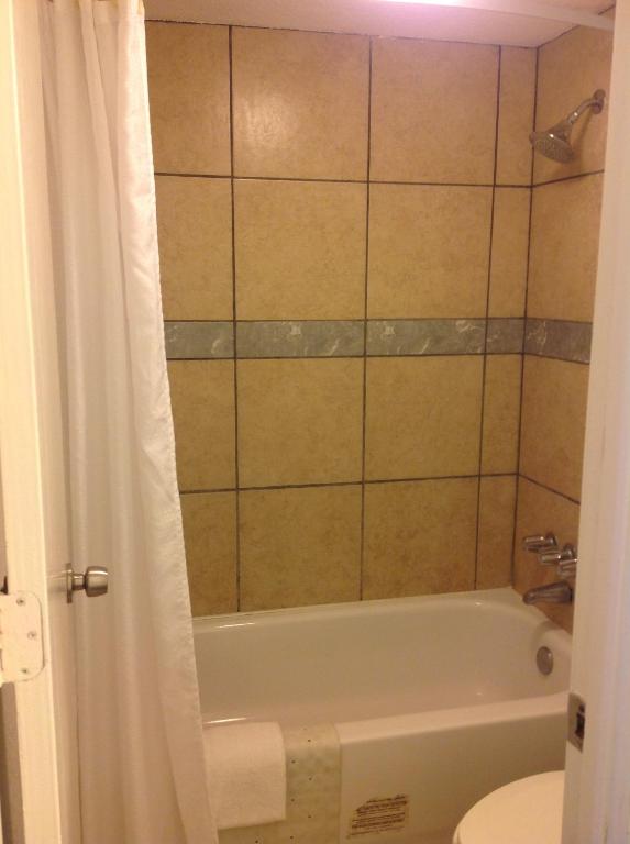 Houston Inn and Suites - 