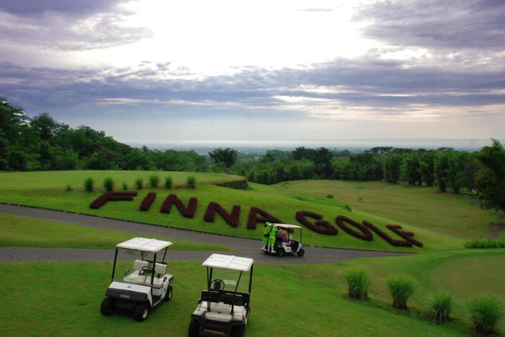Golf v rezortu nebo okolí