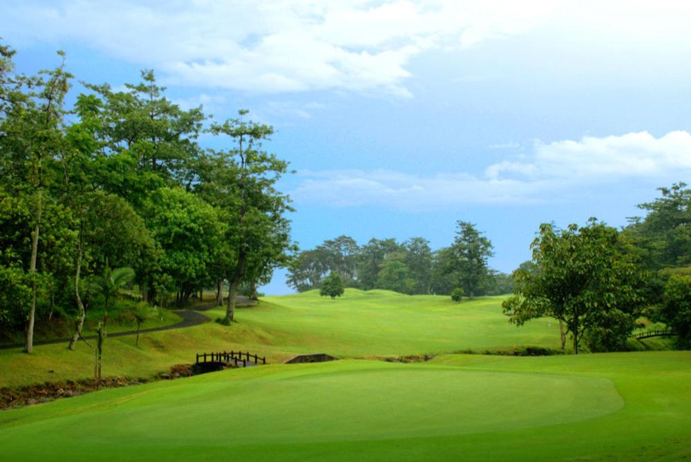 Golf v rezortu nebo okolí