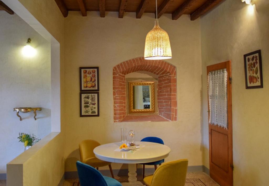 Photo de la galerie de l'établissement Calzaiuoli luxury and characteristic apartment, à Florence