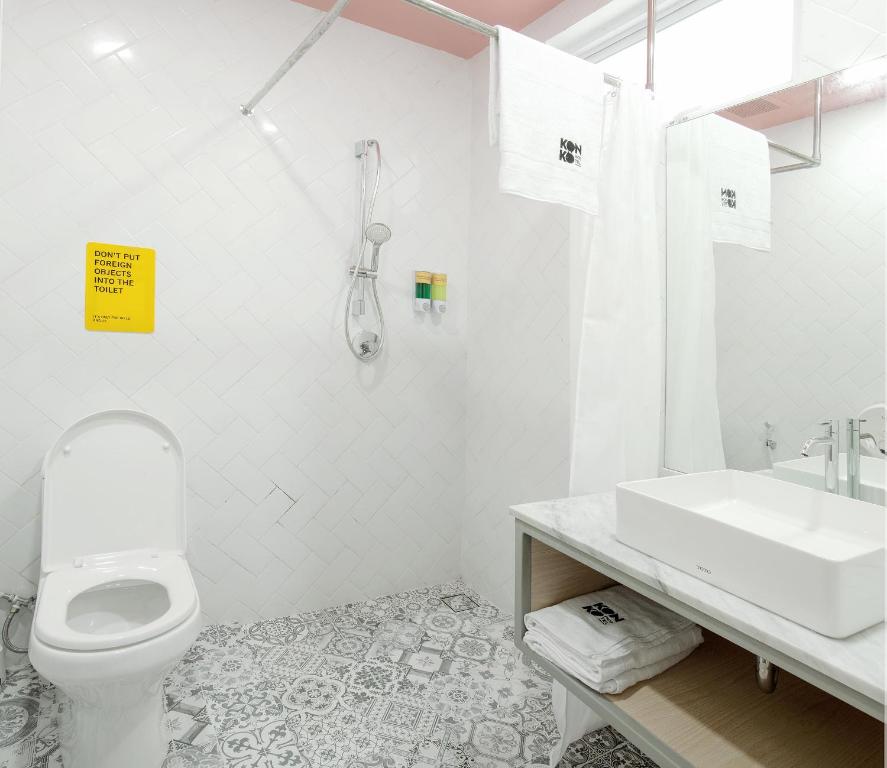 Konko Hostel Jakarta - Bed In Een Vrouwenslaapzaal Met 4 Bedden