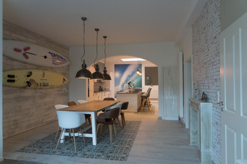 a kitchen and dining room with a table and chairs at Beachhouse in Cuxhaven
