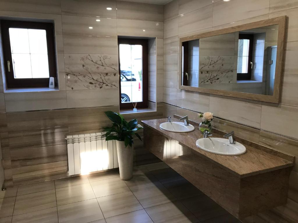 A bathroom at Hotel Restauracja Willa Radwan