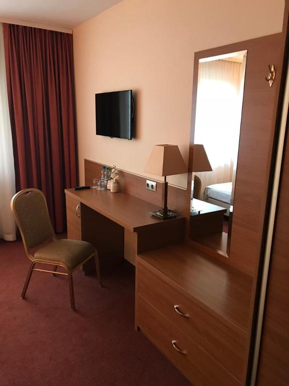 Televízia a/alebo spoločenská miestnosť v ubytovaní Hotel Restauracja Willa Radwan