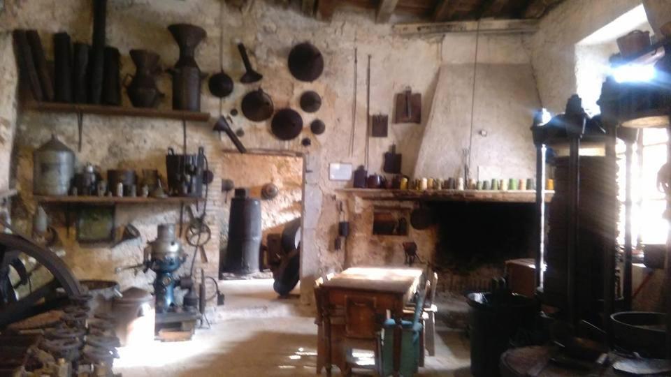 TV a/nebo společenská místnost v ubytování Agriturismo Casa Mattei