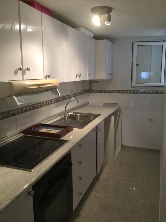 Kuchyň nebo kuchyňský kout v ubytování Detached Extended Lola Villa
