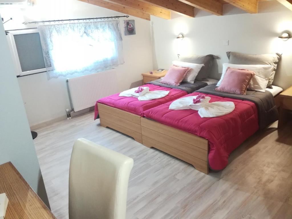 Posteľ alebo postele v izbe v ubytovaní Corfu Villa Potamaki