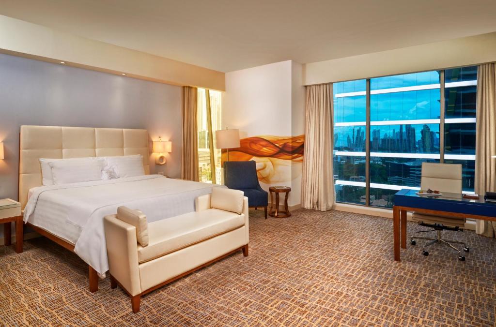 Postel nebo postele na pokoji v ubytování Global Hotel Panama