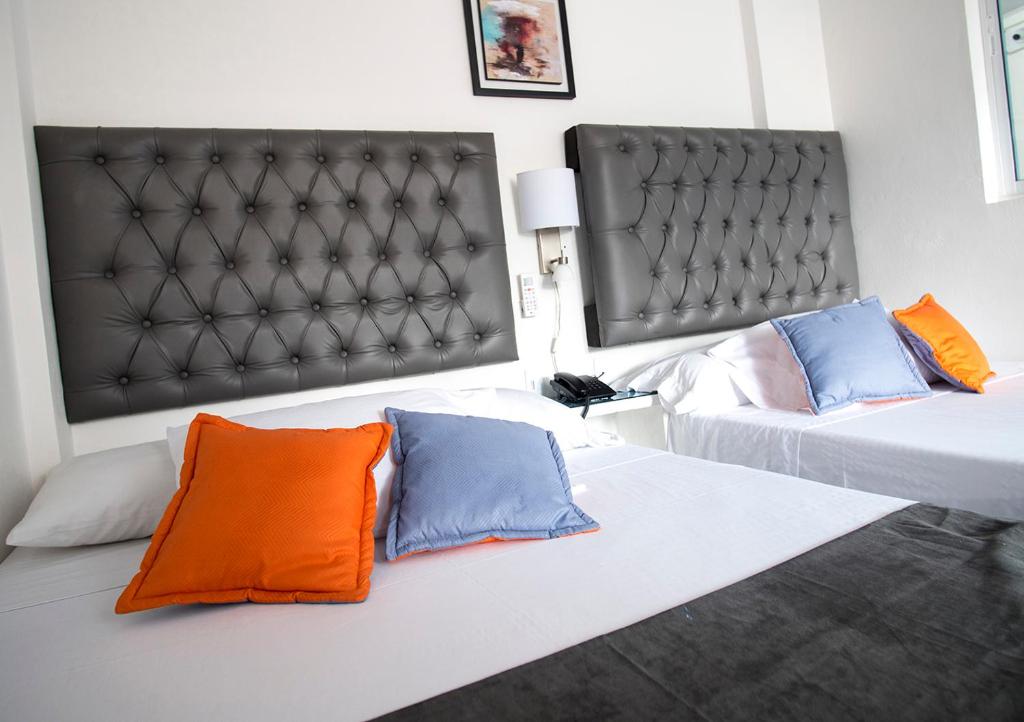 Postel nebo postele na pokoji v ubytování Hotel Grand H&R