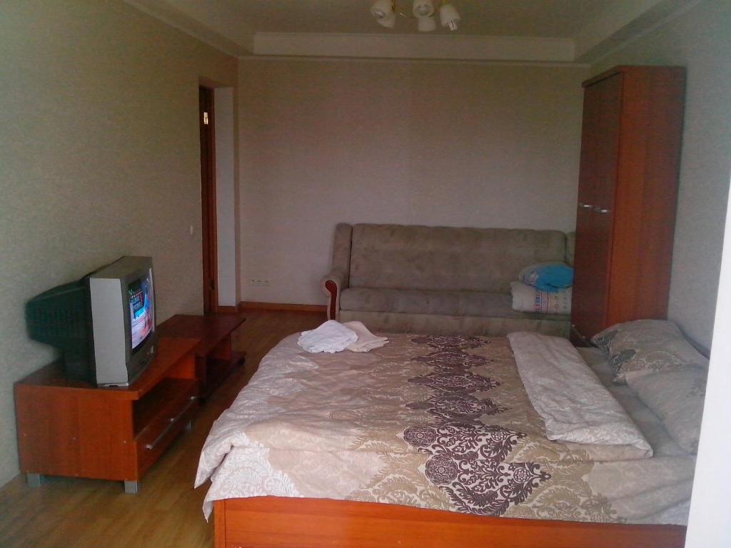Voodi või voodid majutusasutuse Homelike flat near the IEC on Levoberezhnaya toas
