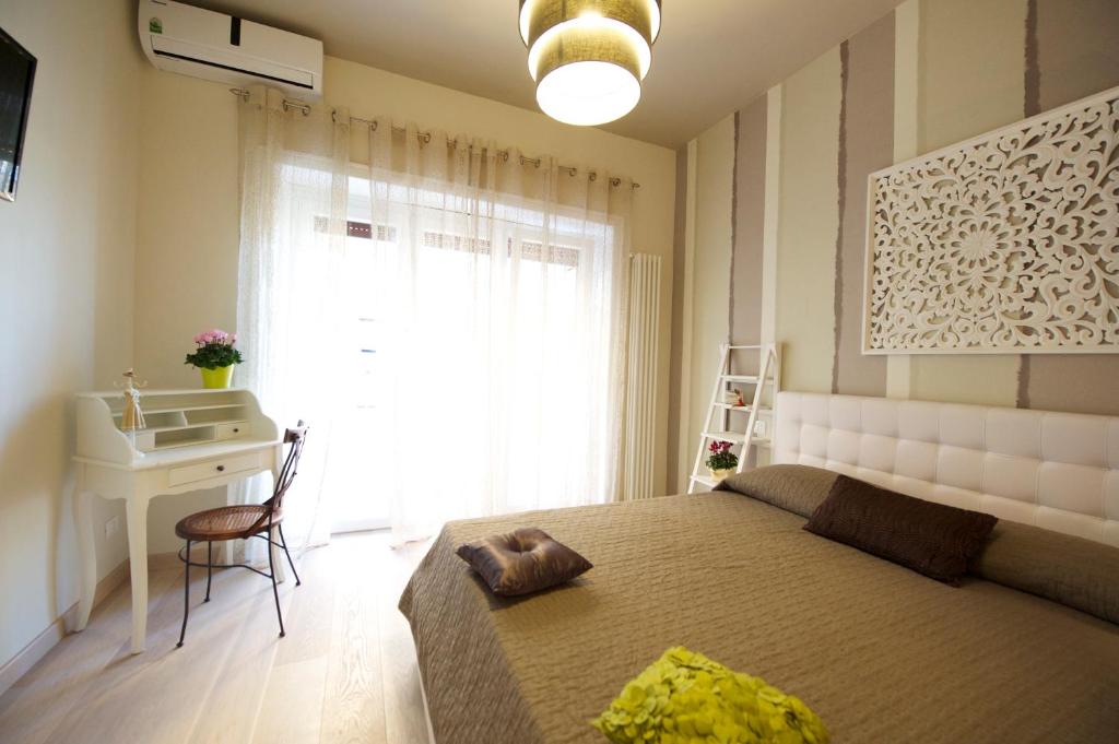 A bed or beds in a room at Quartopiano Guesthouse