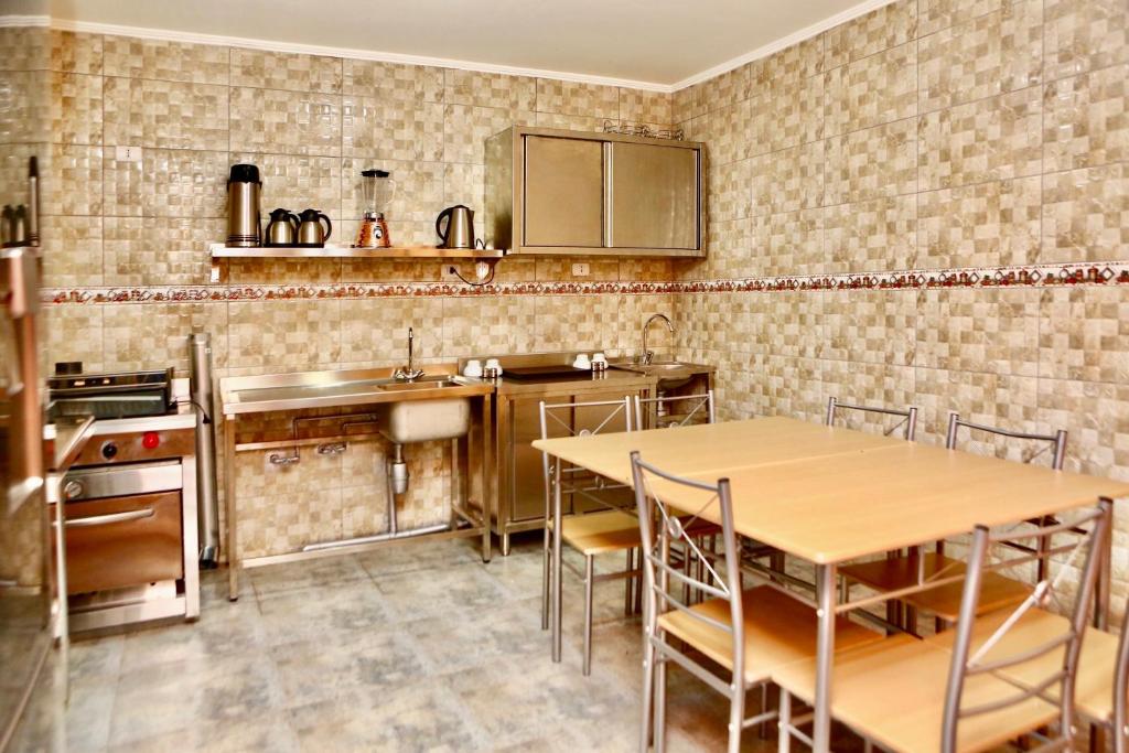 Kuchyň nebo kuchyňský kout v ubytování Yakana Hotel
