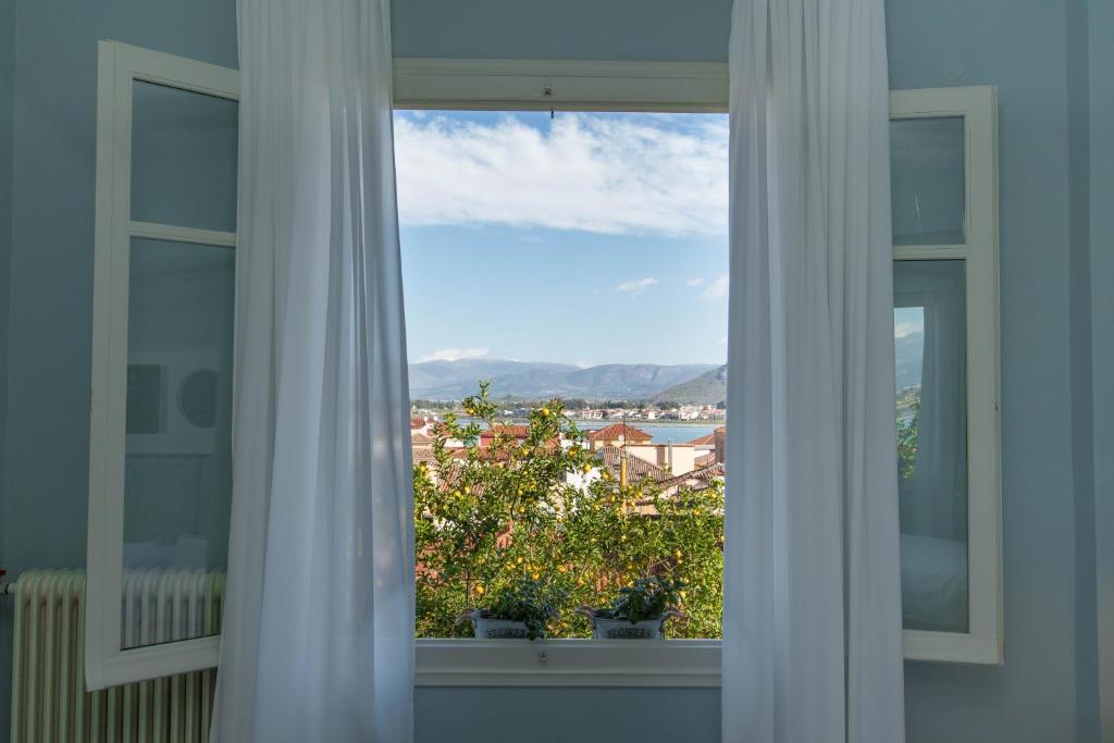Nespecifikovaný výhled na hory nebo výhled na hory při pohledu z hotelu