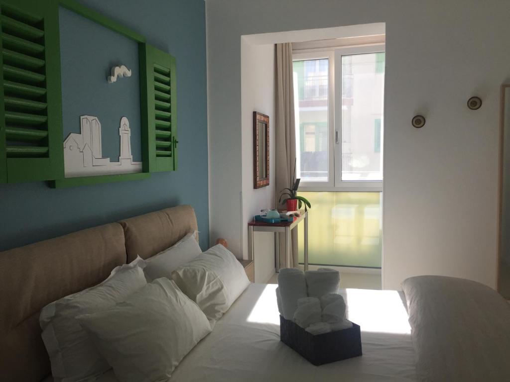 Łóżko lub łóżka w pokoju w obiekcie B&B Mareè Seafront Molfetta