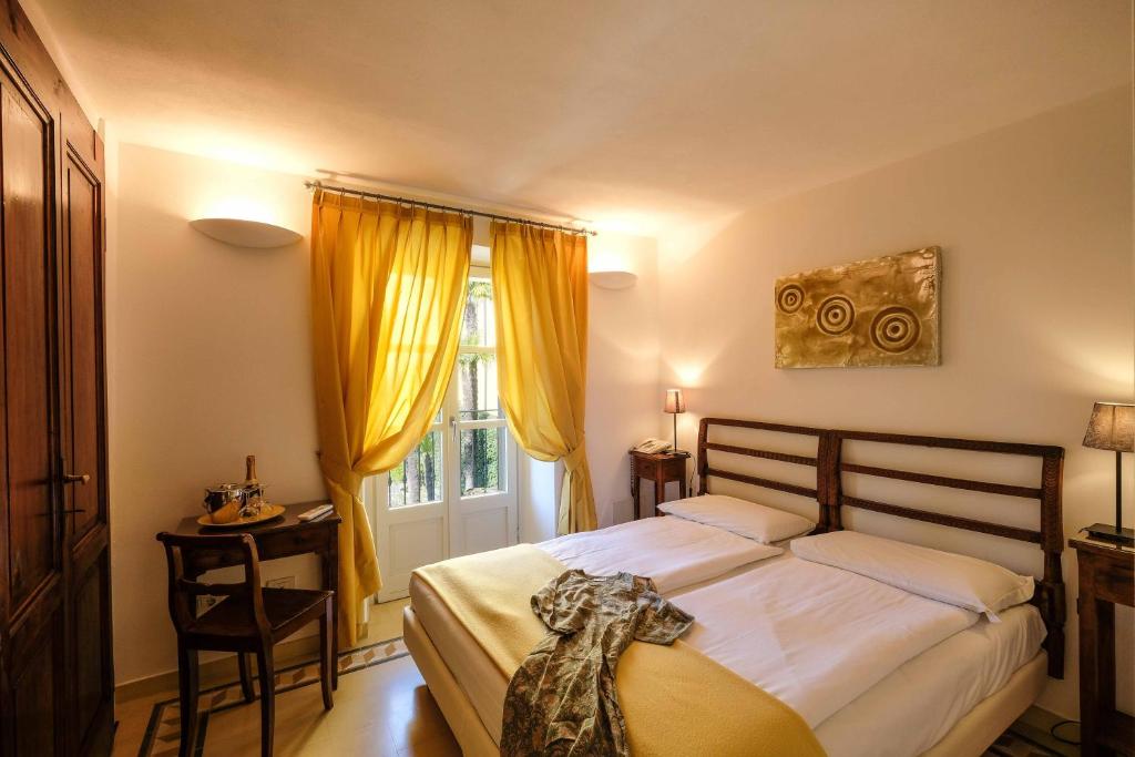 Posteľ alebo postele v izbe v ubytovaní Albergo Milano