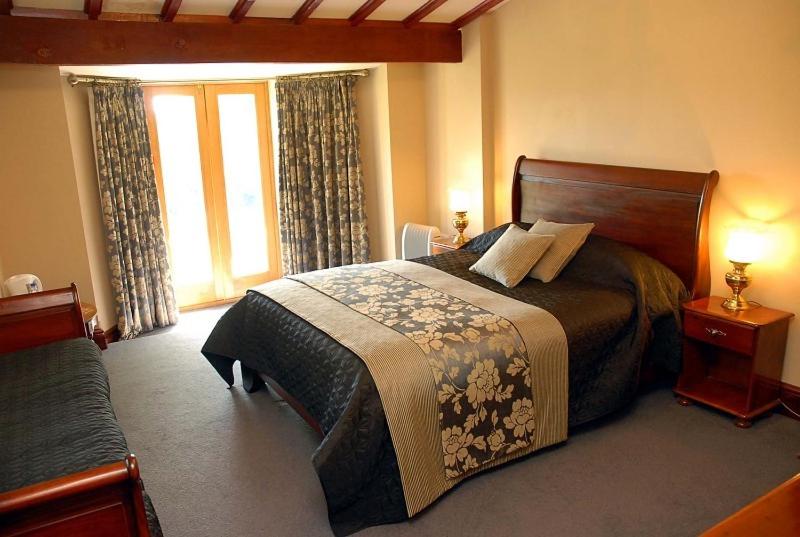 Hopbine House - Family Room