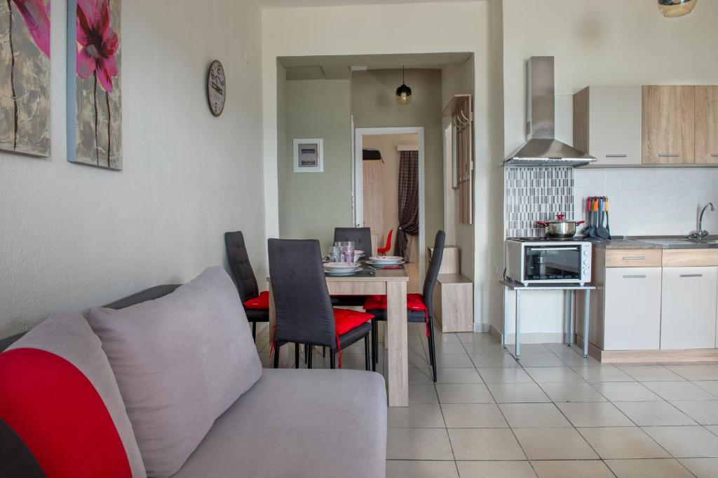 Kuchyň nebo kuchyňský kout v ubytování Varka Apartment