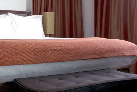 Postel nebo postele na pokoji v ubytování The Fritz Hotel