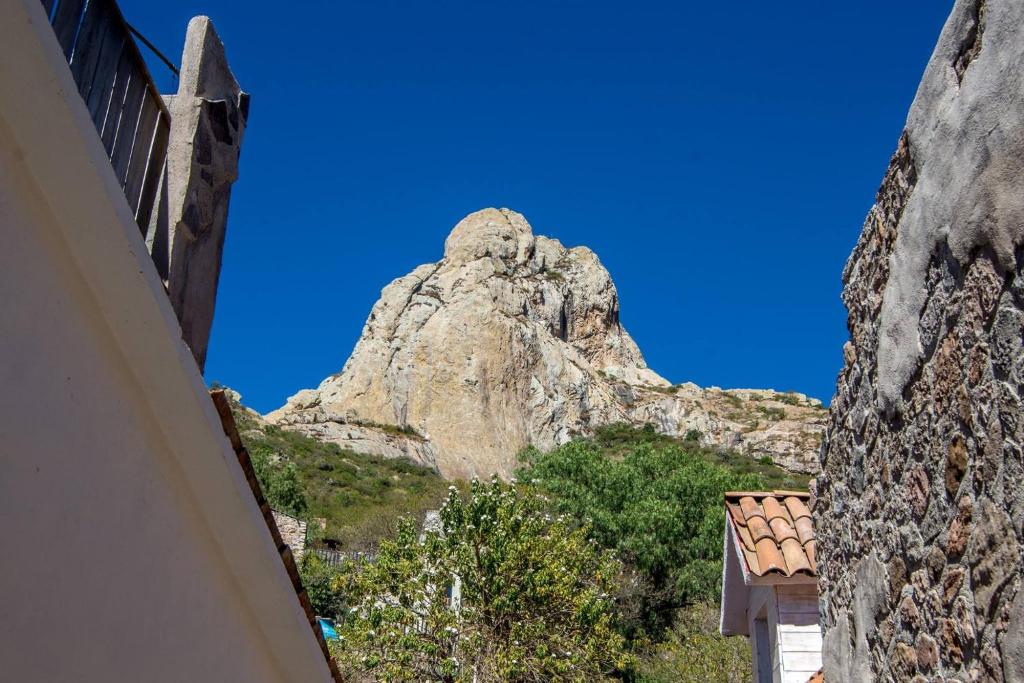 Nespecifikovaný výhled na hory nebo výhled na hory při pohledu z hotelu