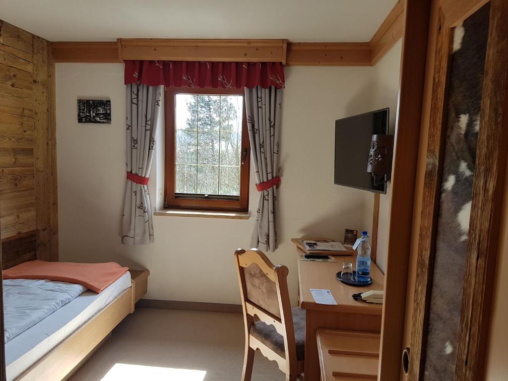 Postel nebo postele na pokoji v ubytování Hotel und Restaurant Köhlerhütte - Fürstenbrunn