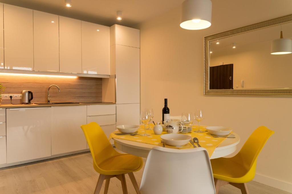 Kuchyň nebo kuchyňský kout v ubytování Apartament Na Urlop - Wisła Kamienna - Apartamenty z widokiem na panoramę Wisły