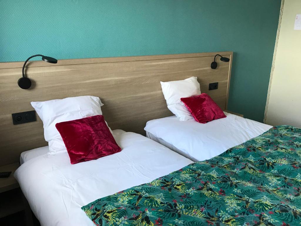 Postel nebo postele na pokoji v ubytování Hôtel Restaurant L'Escale d'en Arz
